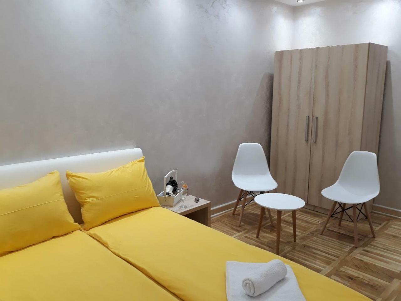 Sweet Yellow Apartment Белград Екстериор снимка