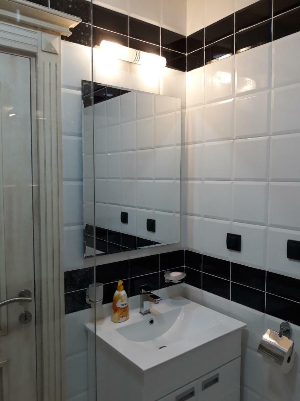 Sweet Yellow Apartment Белград Екстериор снимка