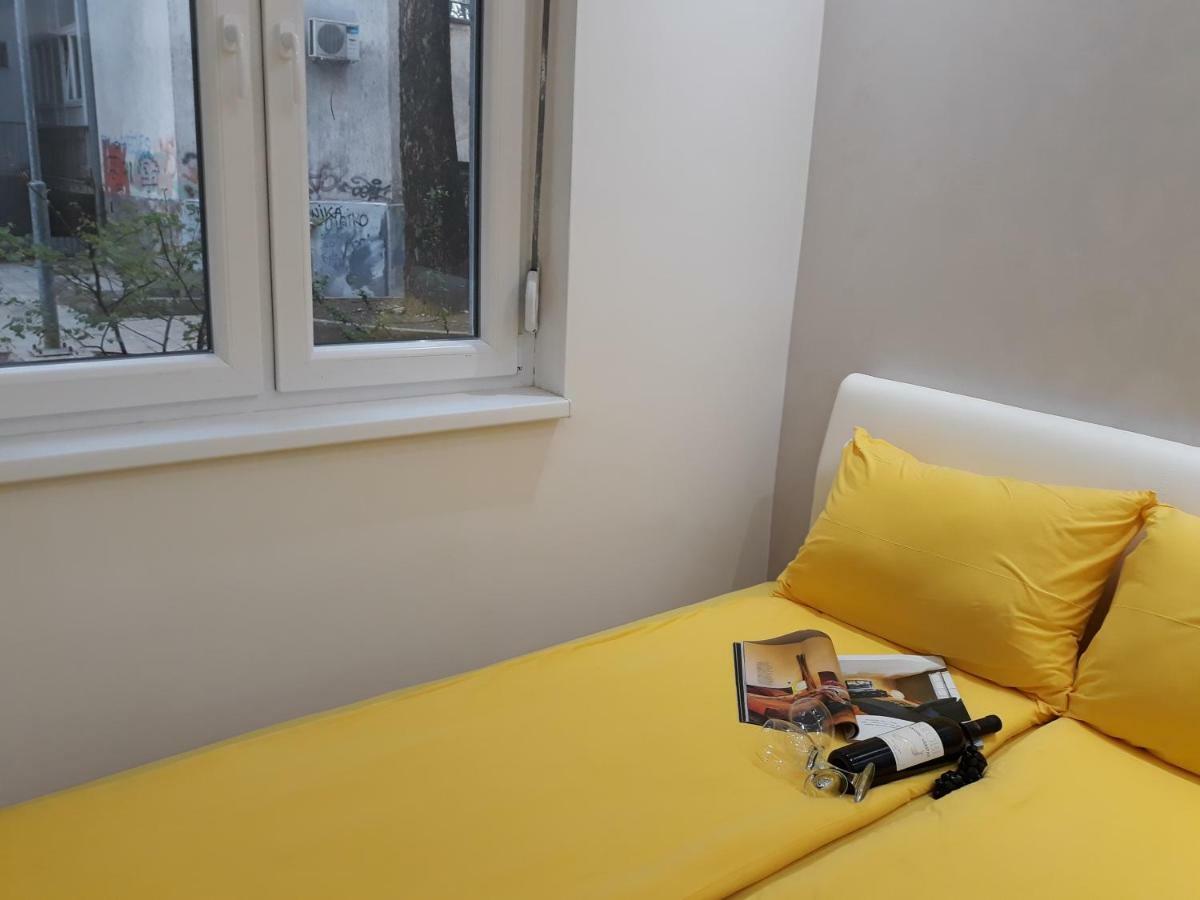 Sweet Yellow Apartment Белград Екстериор снимка
