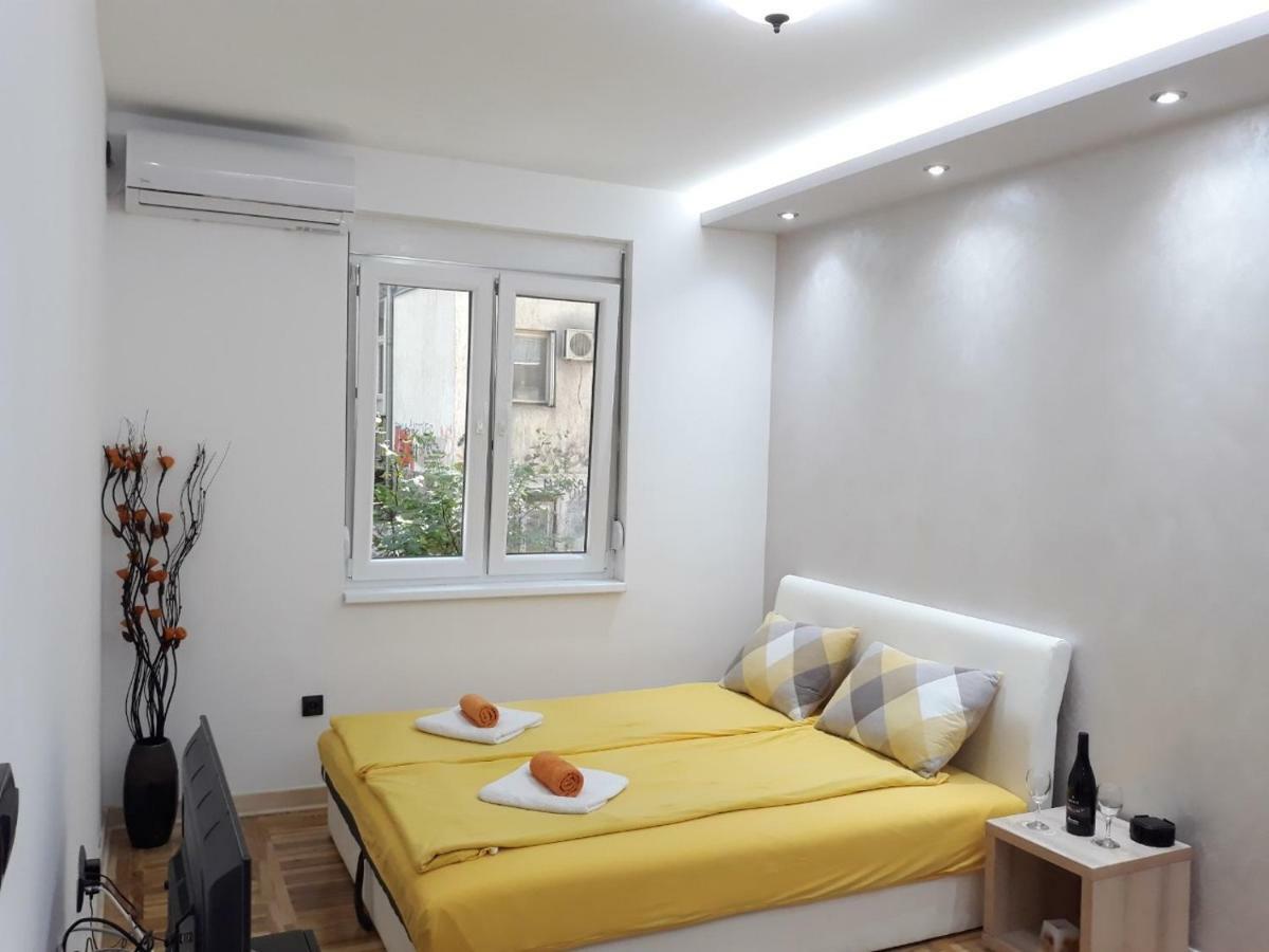 Sweet Yellow Apartment Белград Екстериор снимка